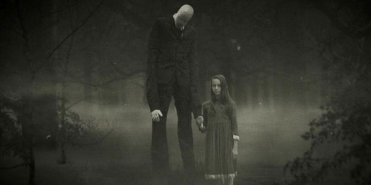 Slender Man with a young girl in the film Slender Man.