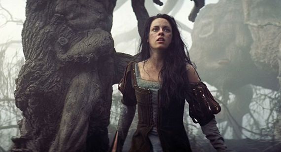 Snow White and the Huntsman (Review) starring Kristen Stewart Charlize Theron and Chris Hemsworth
