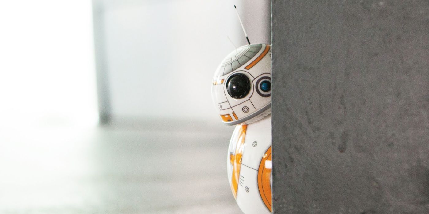 Spheros BB8 Can React to Star Wars 7 While Watching With You