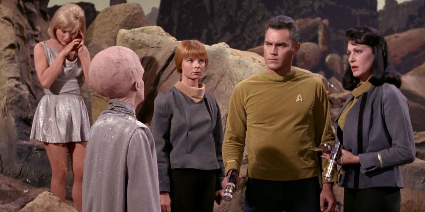 Pike and Number One confront the Talosians in Star Trek "The Cage"