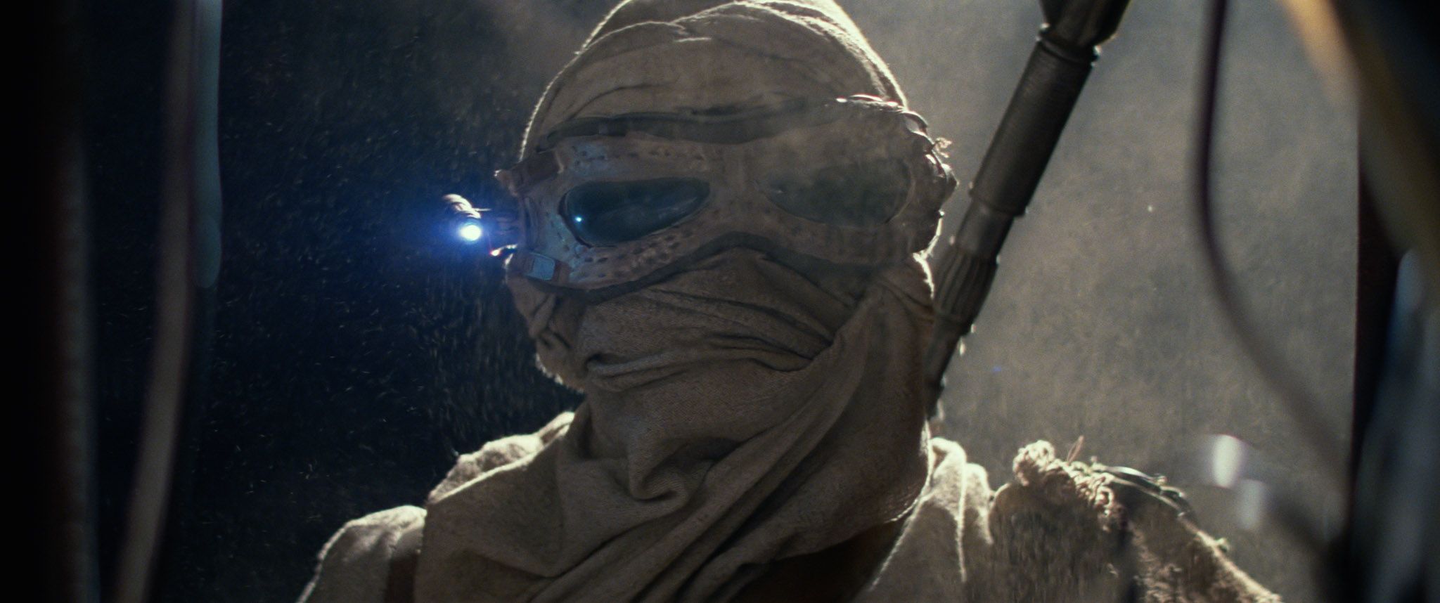 Star Wars 7 Trailer #3 - Rey's Explorer Costume