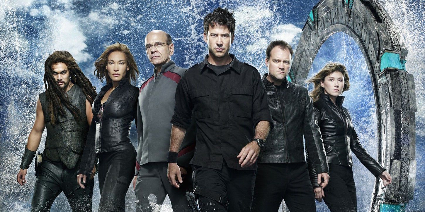 Um pôster de Stargate Atlantis com o elenco principal