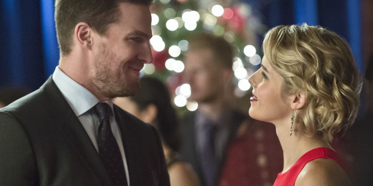 Stephen Amell and Emily Bett Rickards in Arrow Season 4 Episode 9