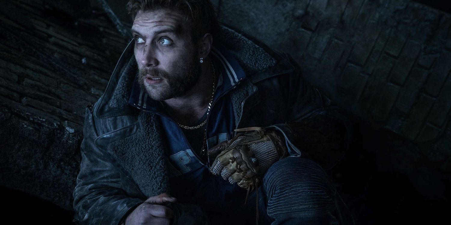  Captain Boomerang hiding behind a rock in The Suicide Squad