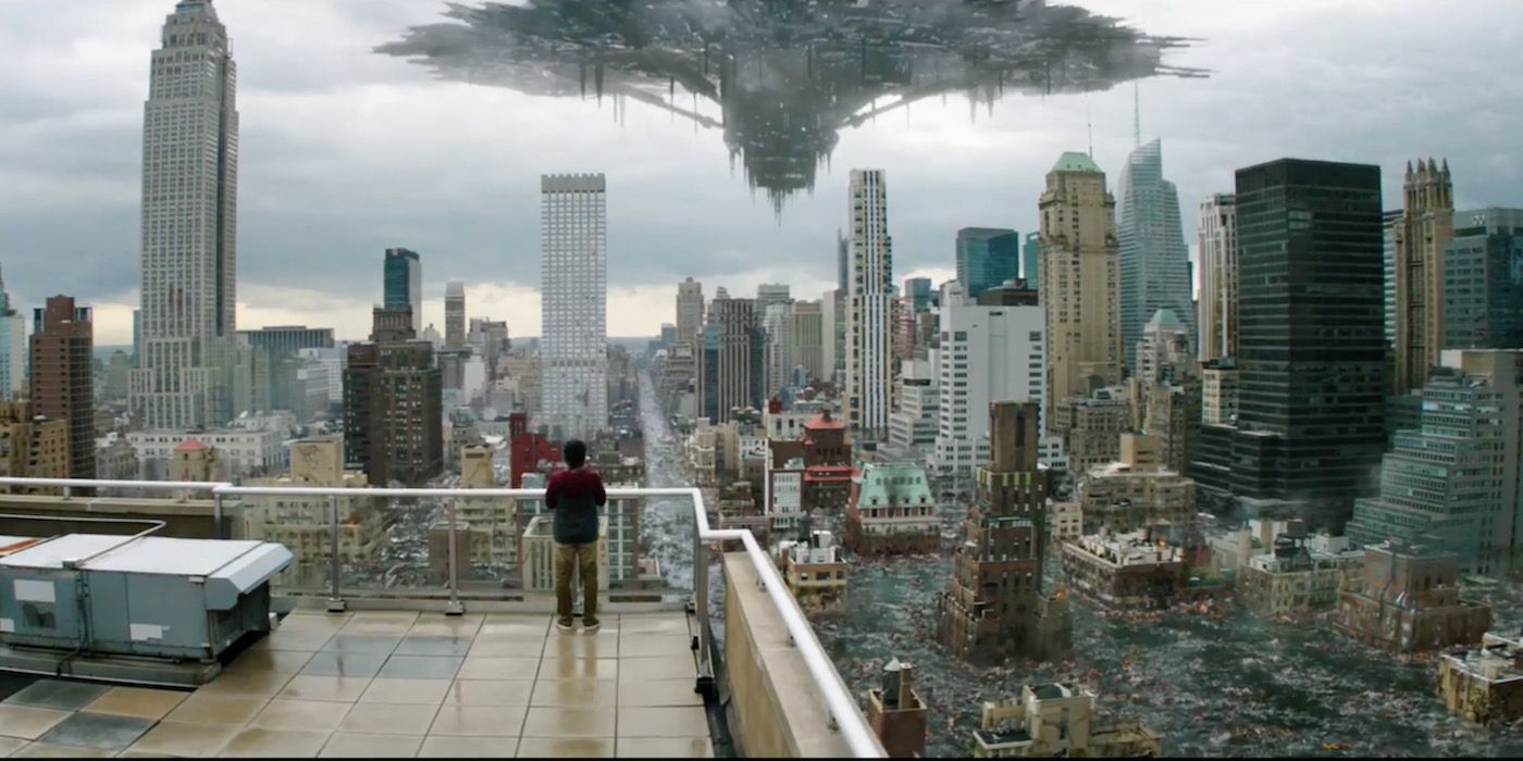 Aliens flood the world's coasts in The 5th Wave