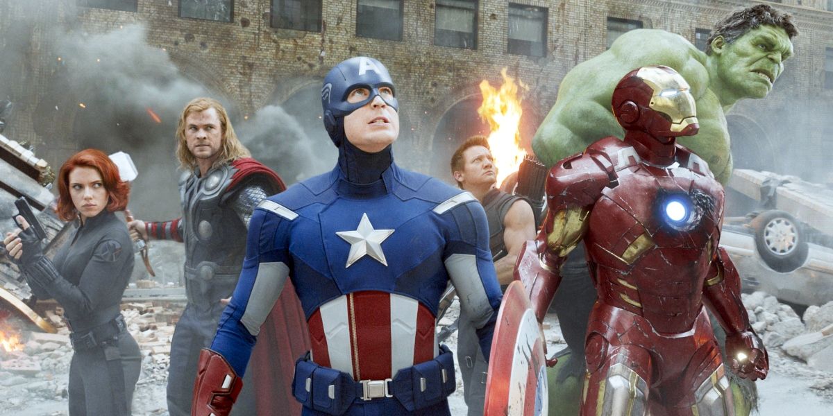 The Avengers stand in circle during Battle of New York in The Avengers 2012