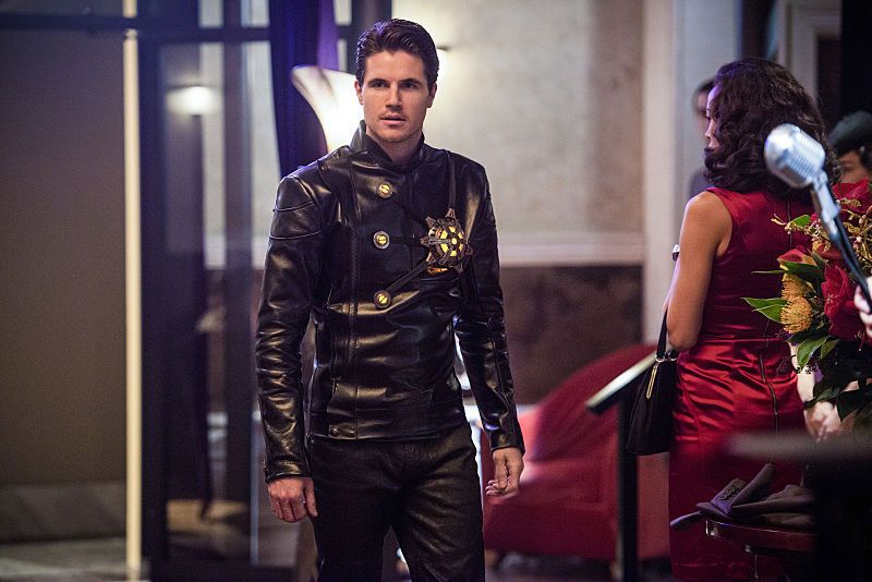 The Flash Welcome to Earth 2 Deathstorm Robbie Amell