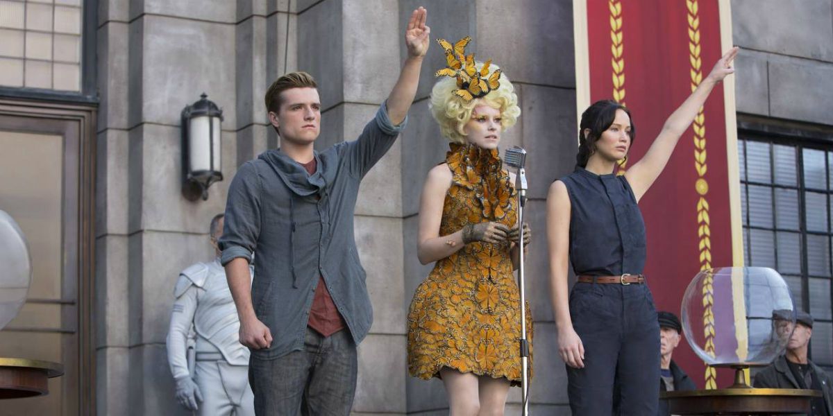 Hunger Games Why District 12 Uses A 3 Finger Salute What It Means   The Hunger Games Salute 