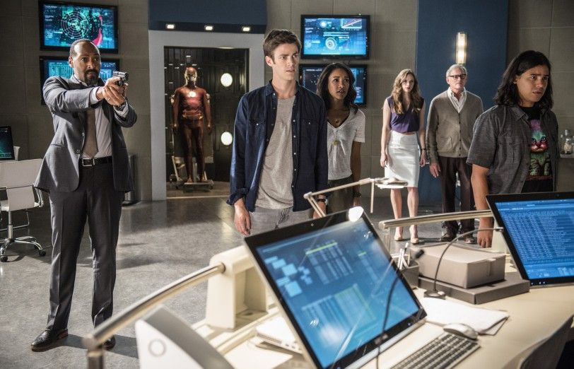 The cast of The Flash in The Flash Season 2