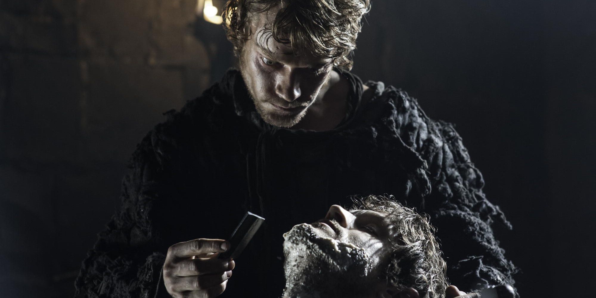 Theon gives Ramsay a shave