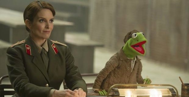 Tina Fey and Kermit in 'Muppets Most Wanted'