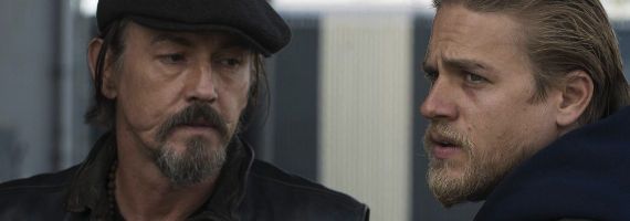 Tommy Flanagan and Charlie Hunnam in Sons of Anarchy Andare Pescare