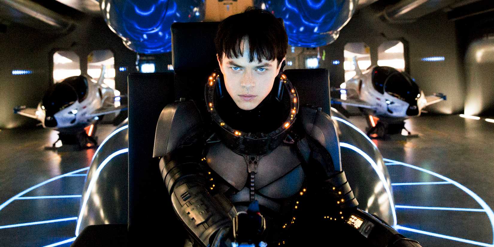 Dane DeHaan as Valerian flying a ship in Valerian and the City of a Thousand Planets.
