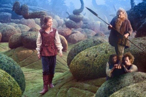 New Image from Voyage of the Dawn Treader with Lucy and the Duffers