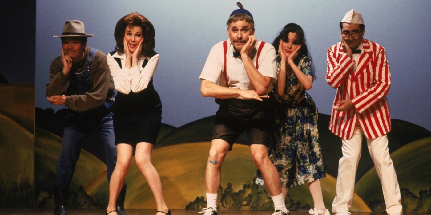The cast (including Christopher Guest, Eugene Levy, Parker Posey, Fred Willard, and Catherine O'Hara) performs onstage in Waiting for Guffman