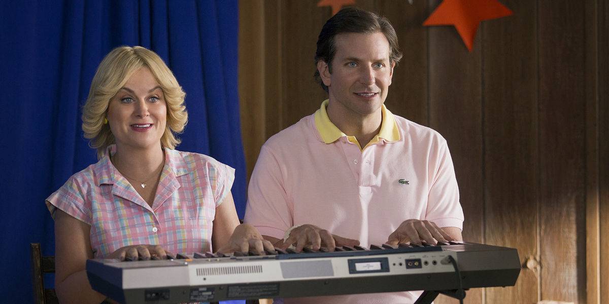 Bradley Cooper e Amy Poehler tocam teclado em Wet Hot American Summer