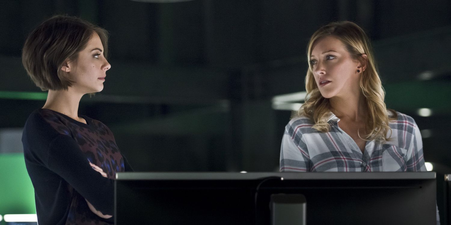 Willa Holland and Katie Cassidy in Arrow Season 4 Episode 18