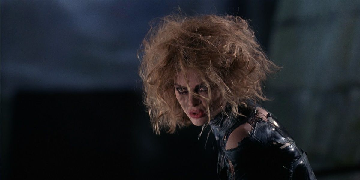 Catwoman without her mask in Batman Returns