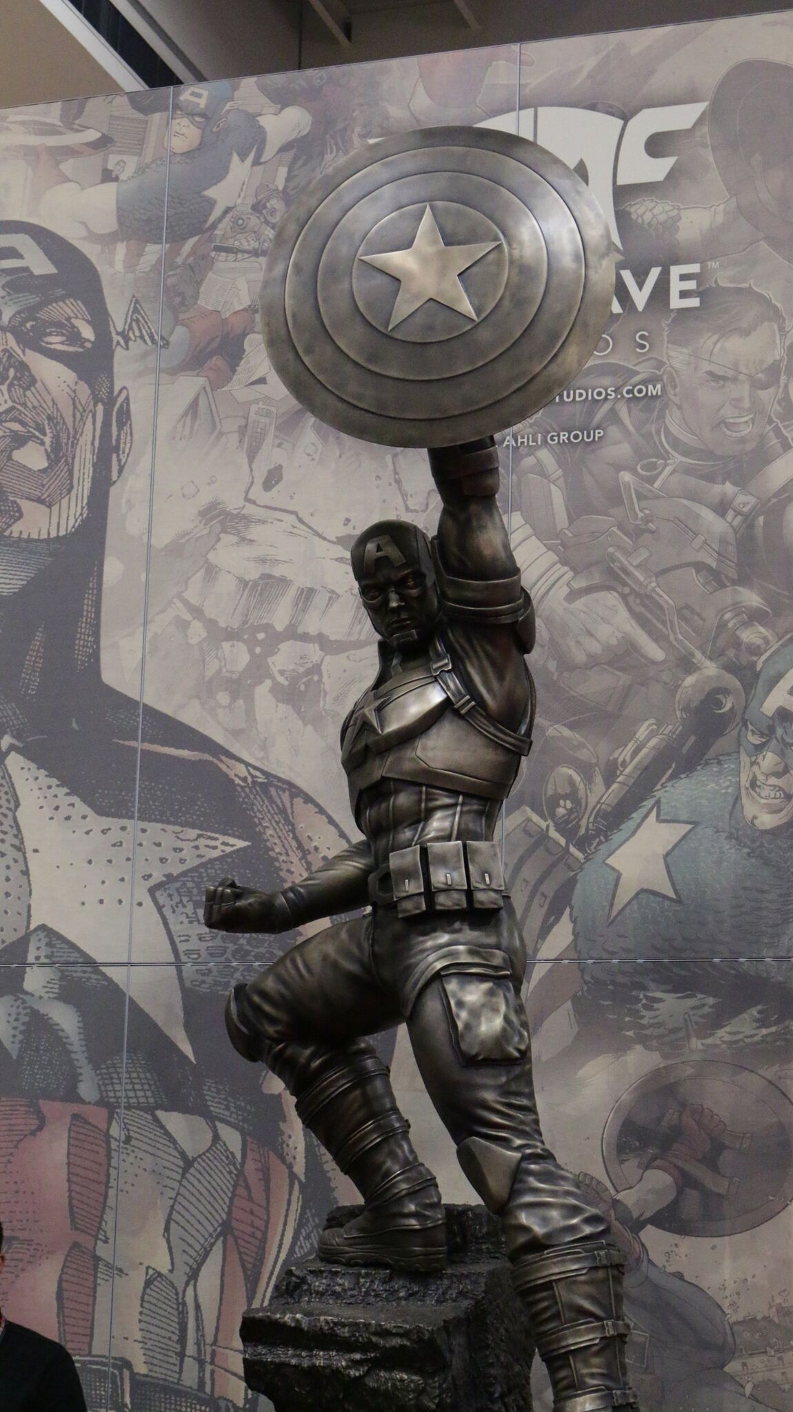 Captain America - Comic-Con Bronze Statue