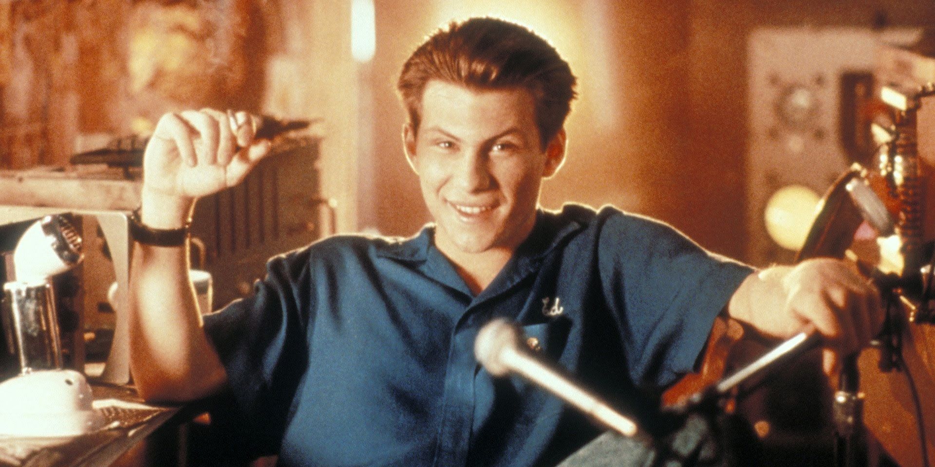Christian Slater in Pump Up the Volume - Student/Principal Rivalries