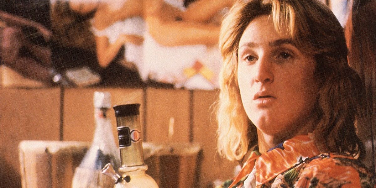 fast-times-at-ridgemont-high-spicoli-bong 10 most chill movie stoners