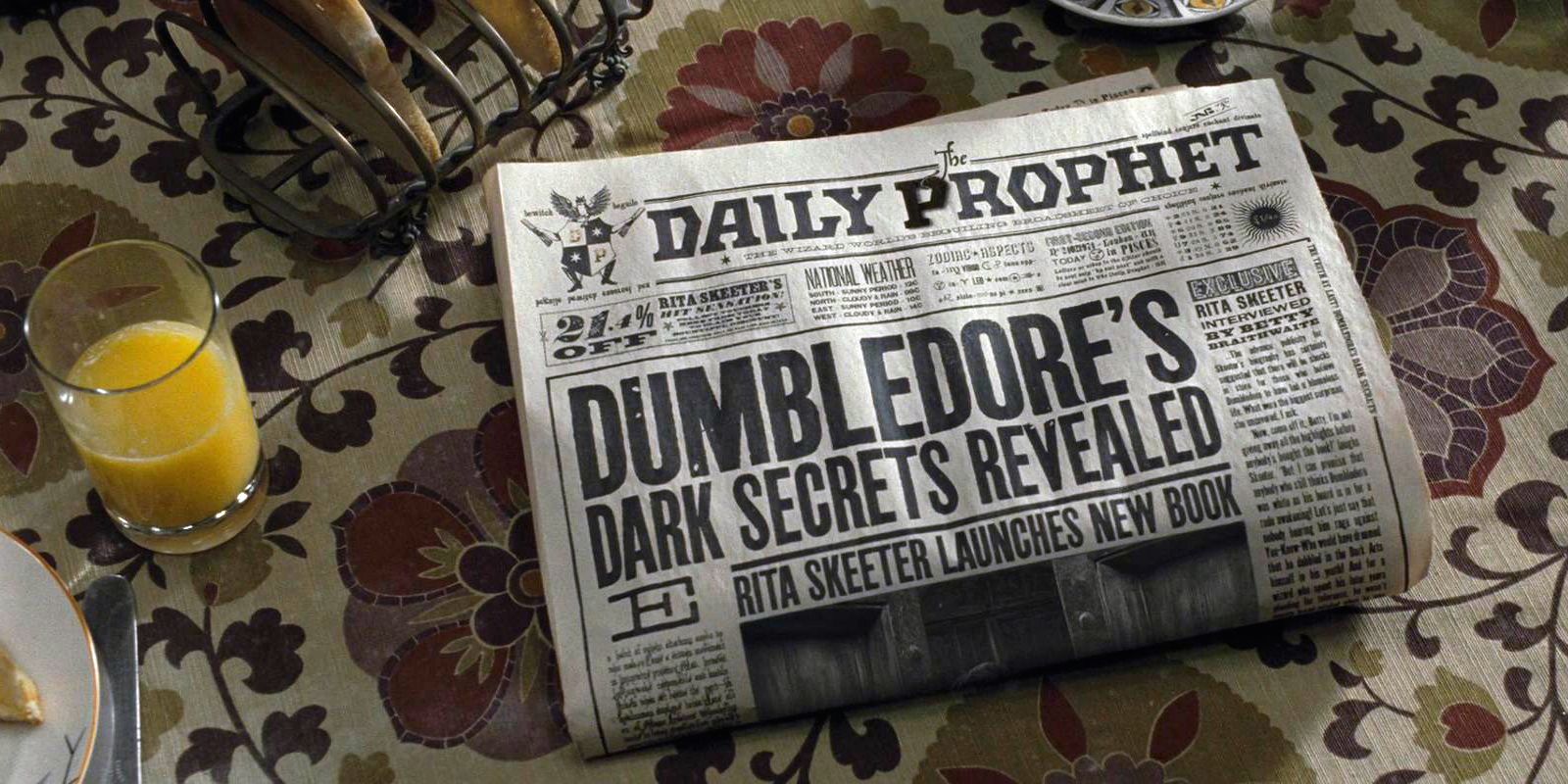O Profeta Diário em uma mesa em Harry Potter. 