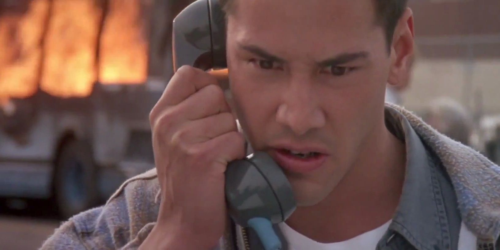 Keanu Reeves talking on the phone in Speed