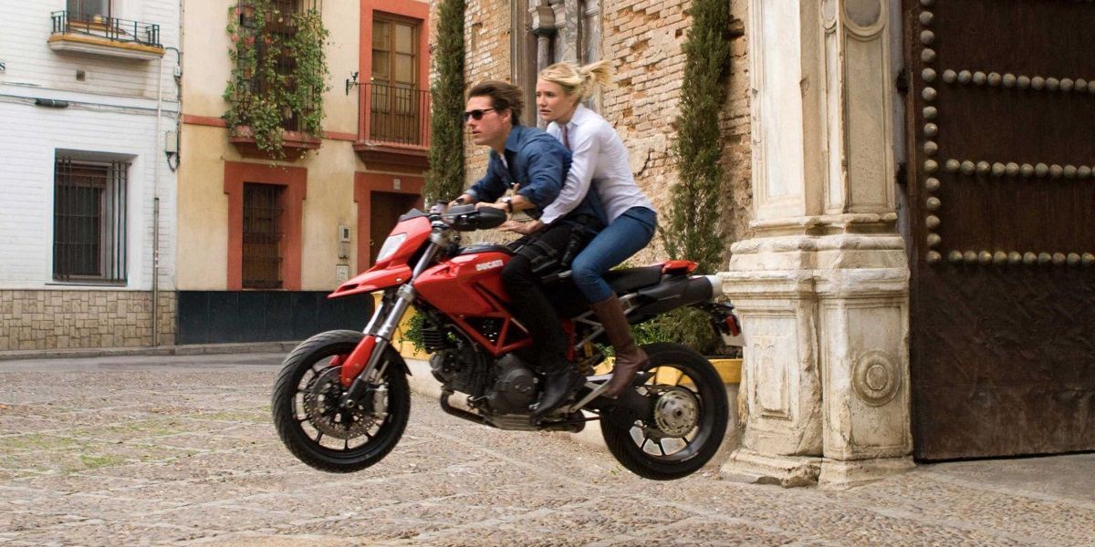 Roy e June andando de bicicleta em Knight and Day.