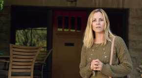Sophie (Maria Bello) looking to the distance with a puzzled expression in Lights Out.