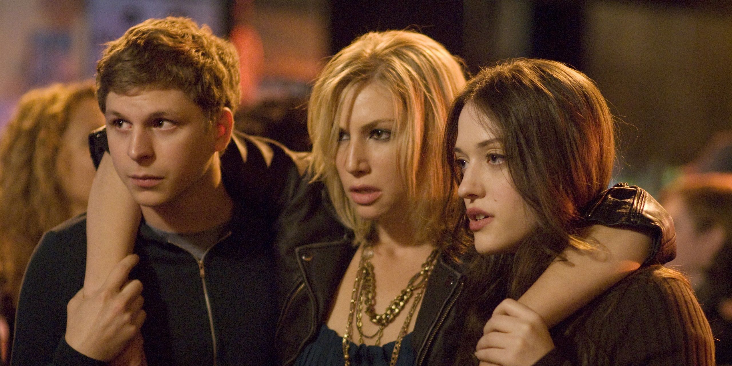 Michael Cera and Kat Dennings' characters holding up Ari Graynor's in Nick and Norah's Infinite Playlist