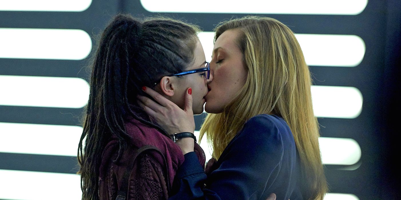 A photo of Cosima and Delphine kissing in the show Orphan Black.