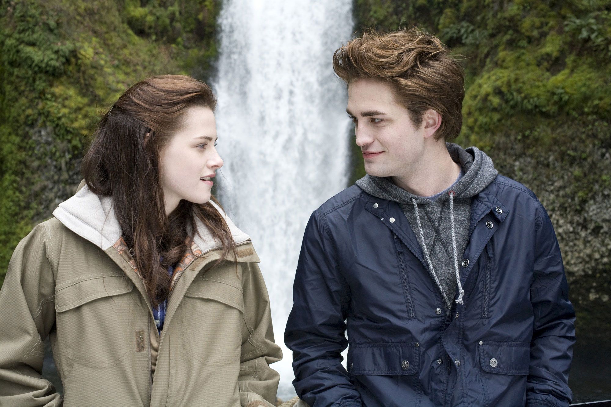 Robert Pattinson Confirms Twilight’s ‘Breaking Dawn’
