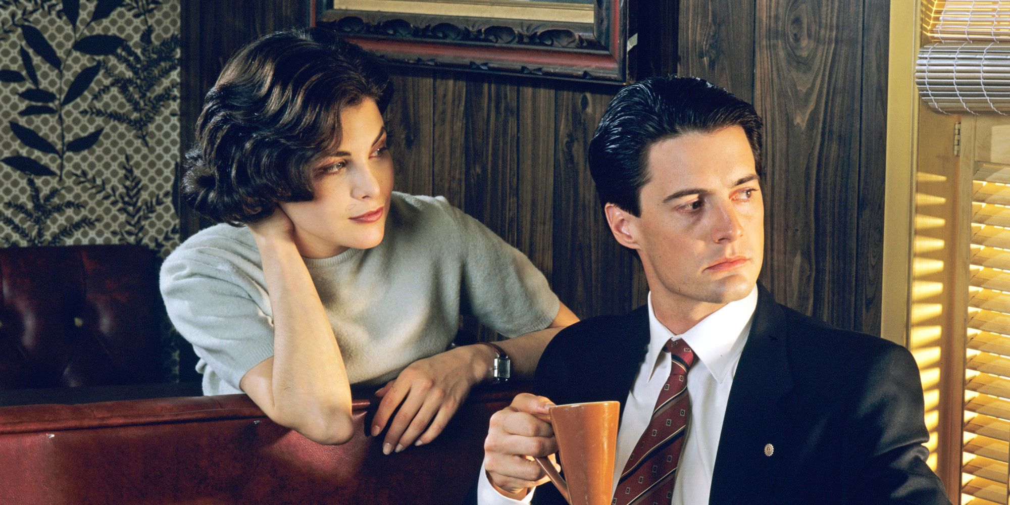 Sherilyn Fenn and Kyle MacLachlan as Audrey Horne and Agent Dale Cooper in Twin Peaks