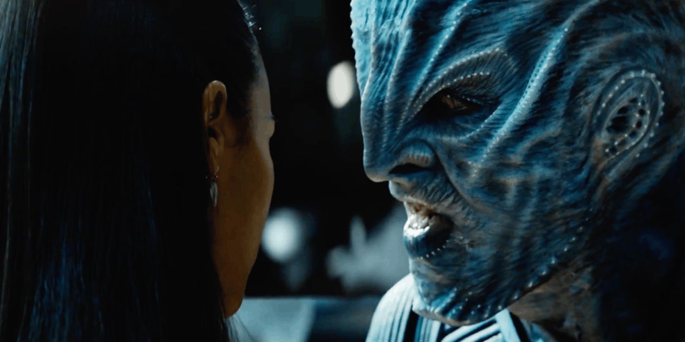 Star Trek Beyond - Uhura (Zoe Saldana) and Krall (Idris Elba)