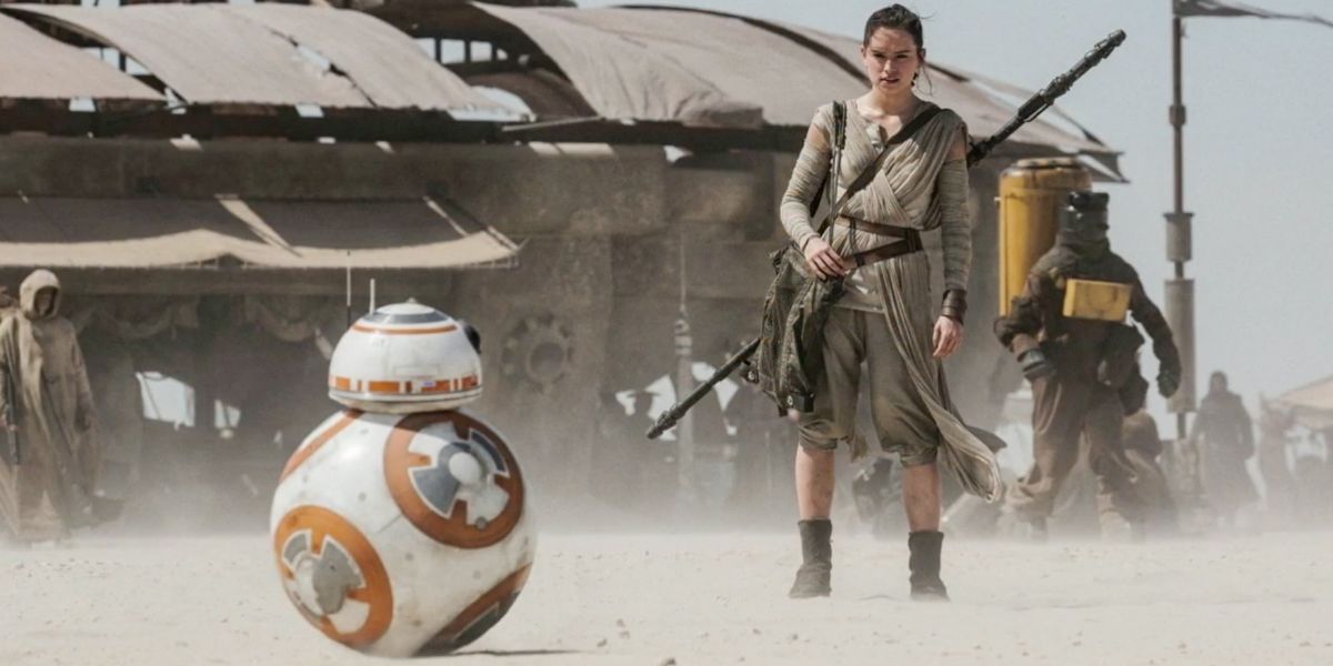 Star Wars: The Force Awakens - BB-8 and Rey (Daisy Ridley)