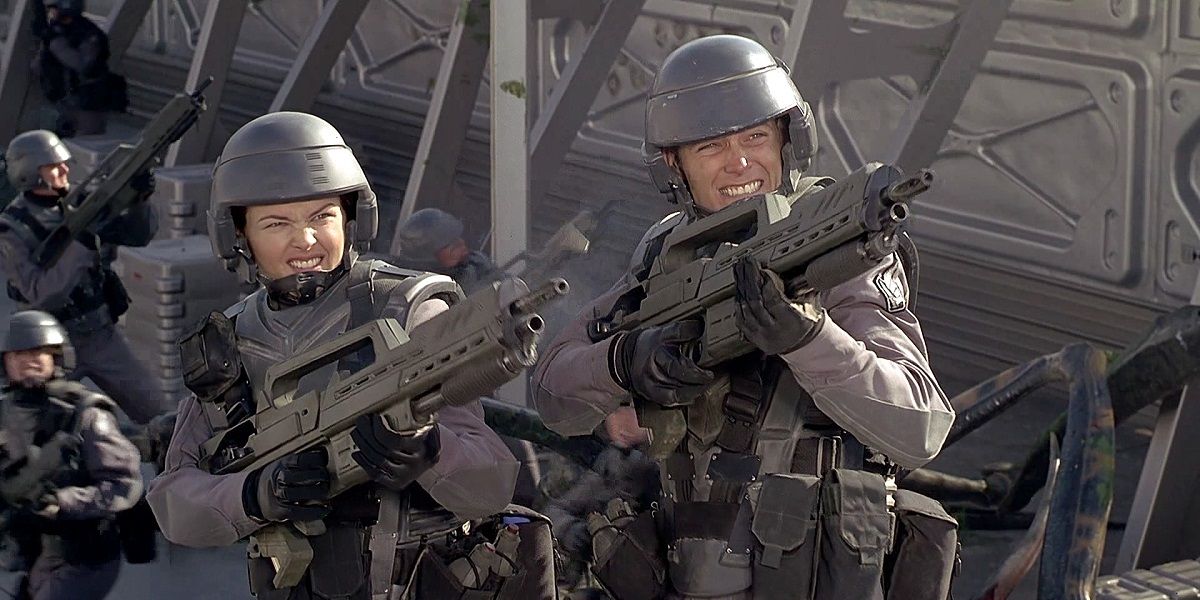 Starship Troopers: Why The Shower Scene Is So Subversive