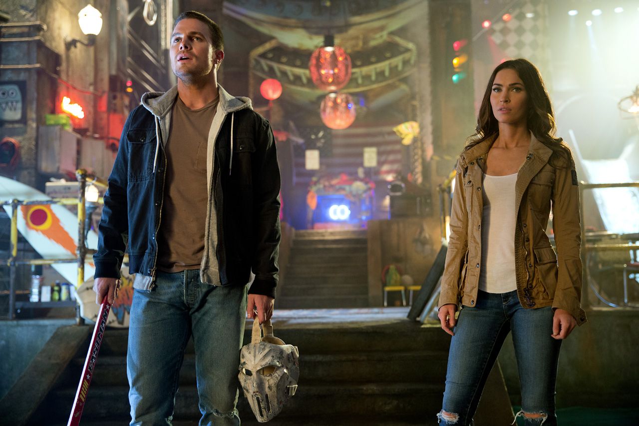 Casey Jones (Stephen Amell) and April (Megan Fox) in TMNT: Out of the Shadows