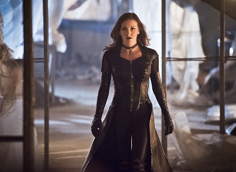 The Flash Season 2: New Images of Katie Cassidy as Black Siren