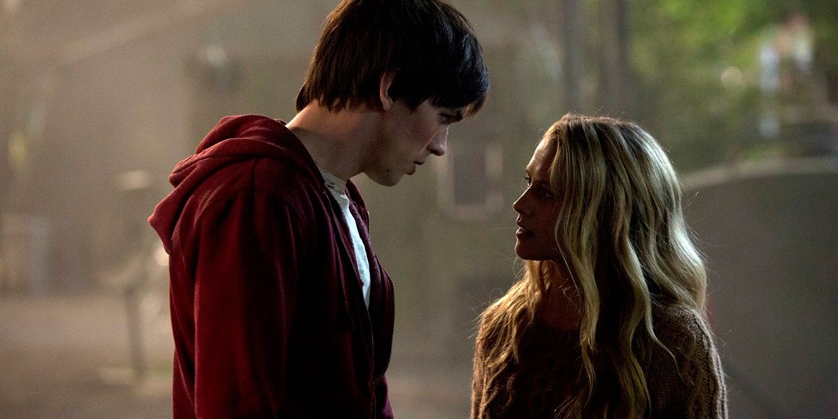 Nicholas Hoult and Theresa Palmer in Warm Bodies
