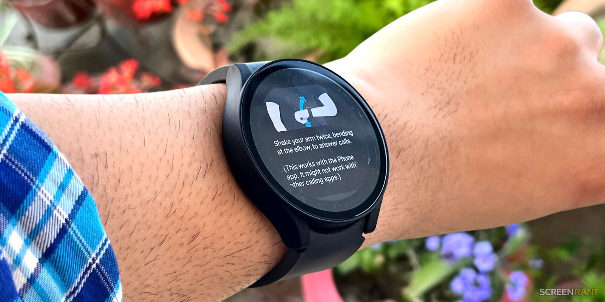 Image of the Galaxy Watch 5's gesture control feature 