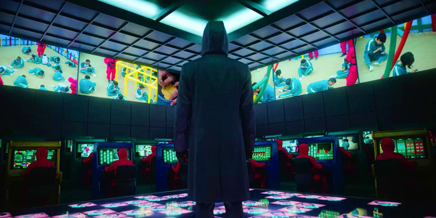 The Frontman watches the games from the control room in Squid Game - Future seasons of Squid Game could have an interesting villain - Gi-hun Will Become The New Front Man
