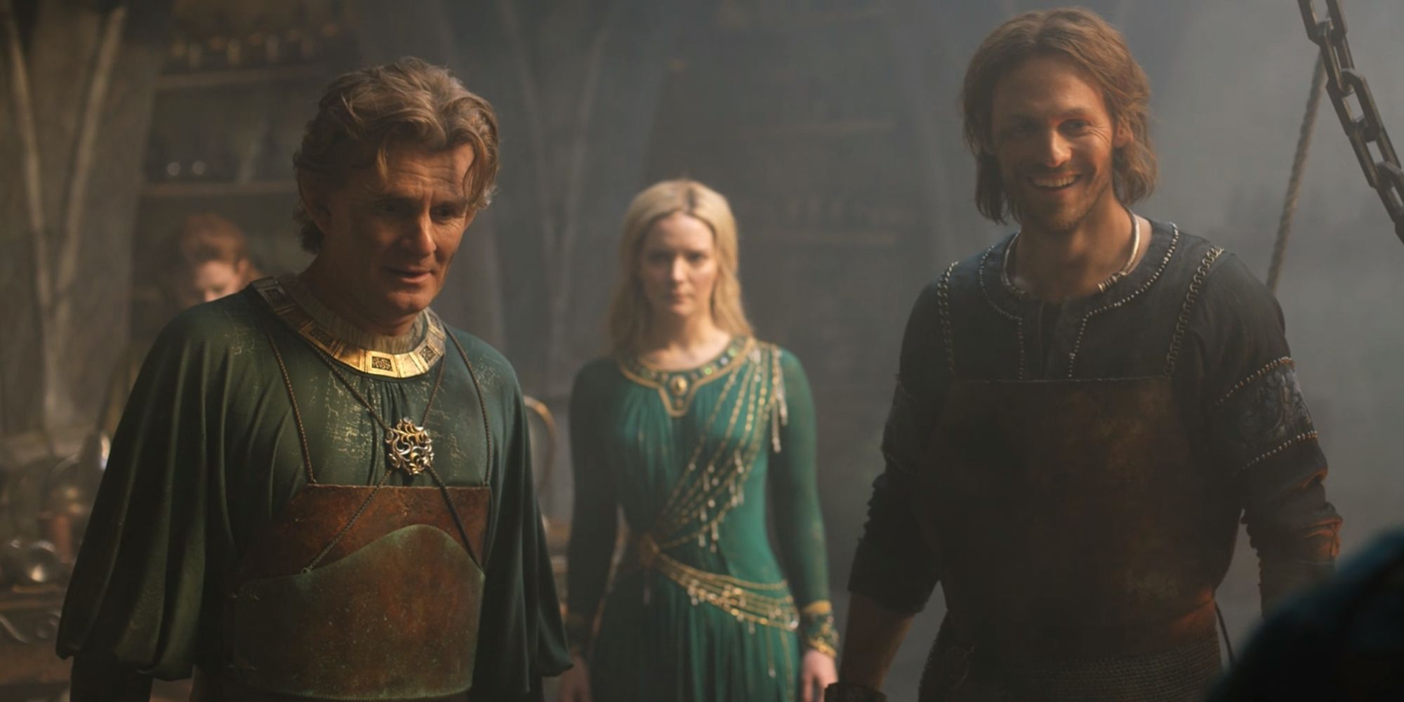 Galadriel assistindo Halbrand e Celebrimbor na forja de Eregion em The Rings Of Power