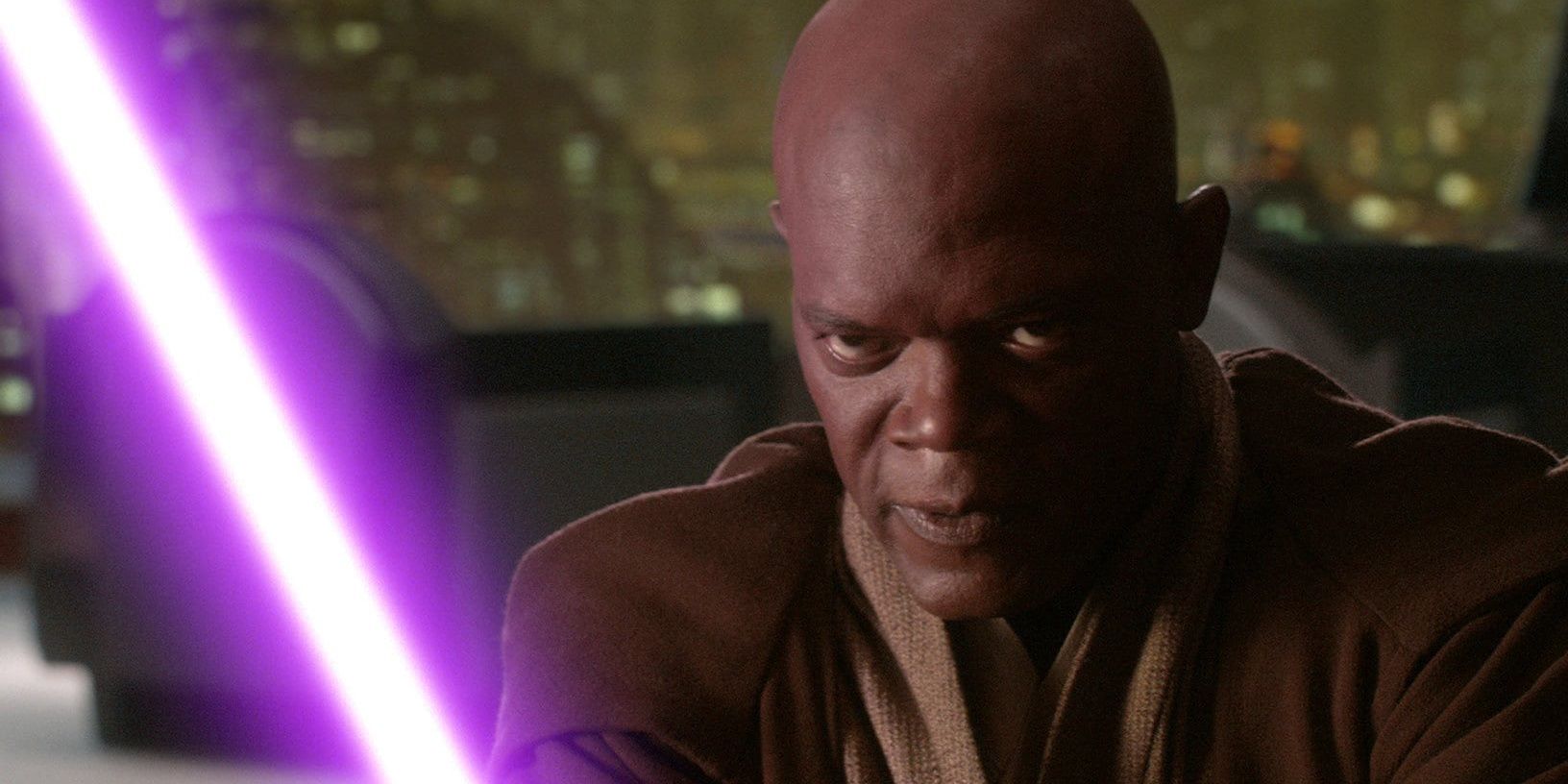 Mace Windu stands poised with a lightsaber in Revenge of the Sith - A simply brilliant lightsaber combatant