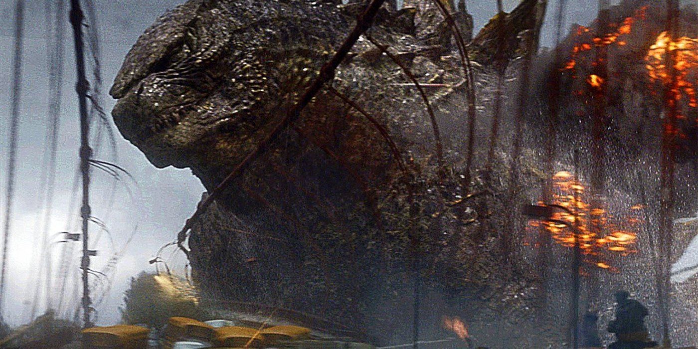 Godzilla walks through the Golden Gate Bridge in Godzilla 2014 - 1 Godzilla