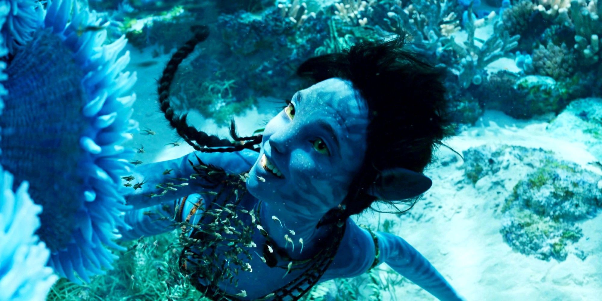 Kiri (Sigourney Weaver) swimming underwater in Avatar 2: The Way of Water.