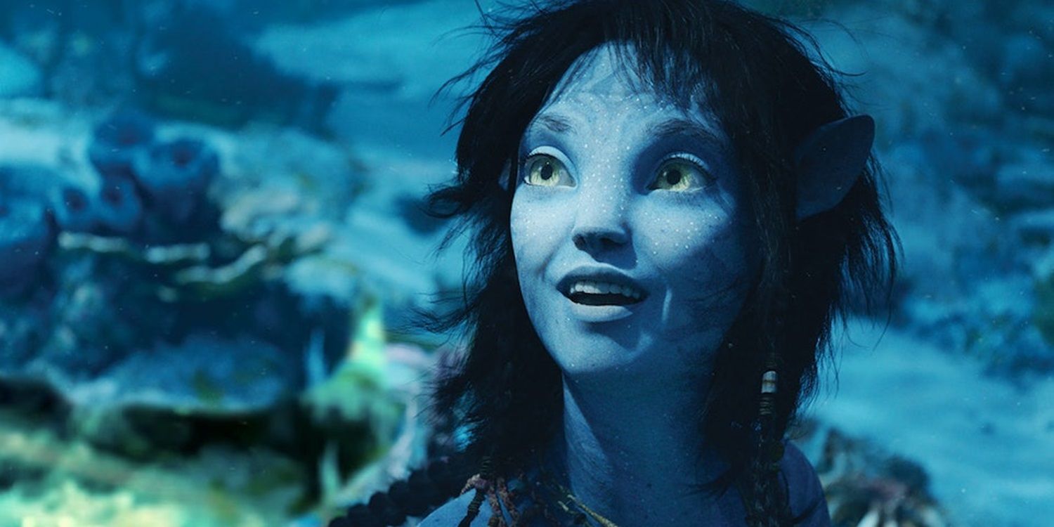 Kiri (Sigourney Weaver) swimming in the ocean in Avatar: The Way of Water.