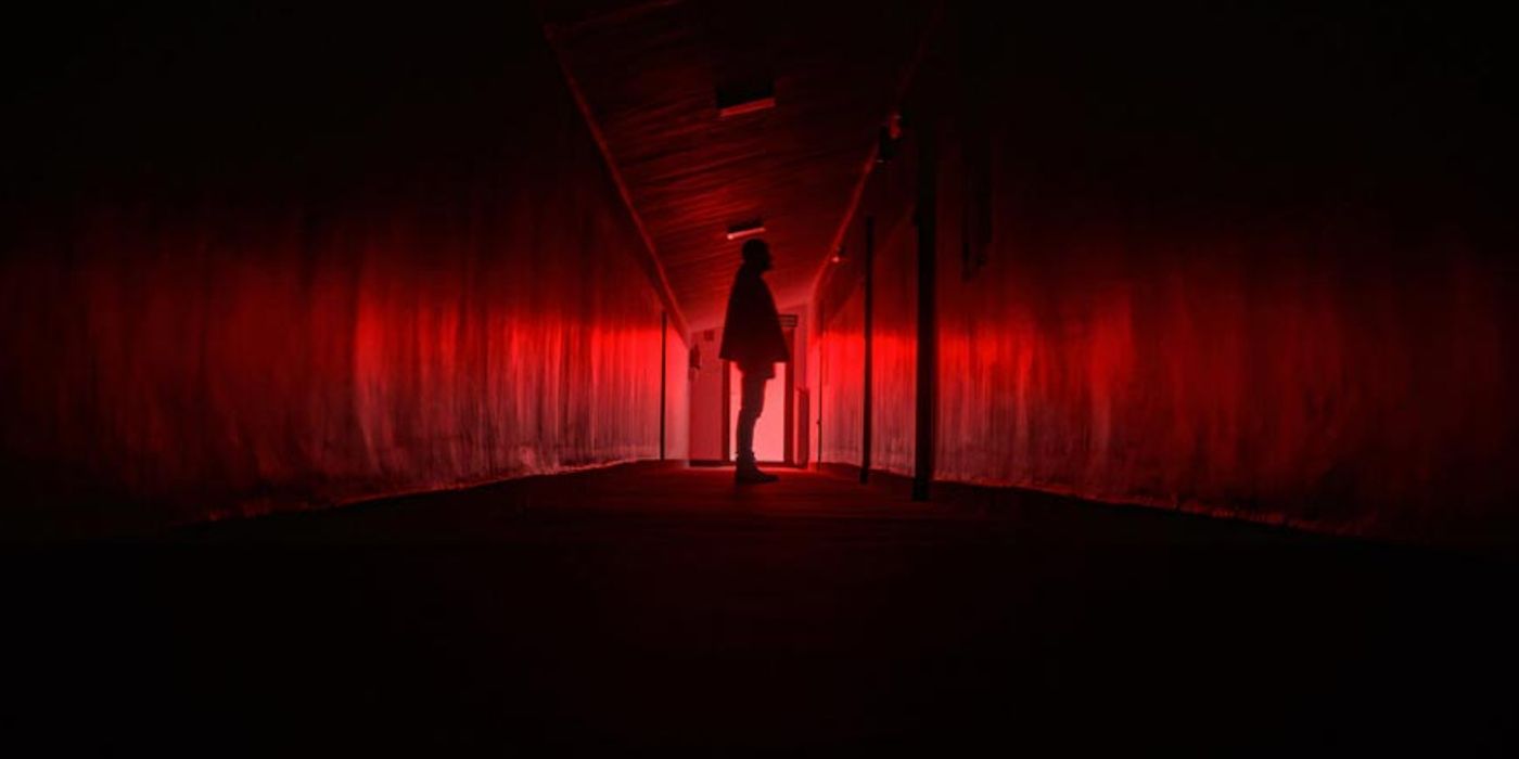 man in a red tunnel in Detective Forst