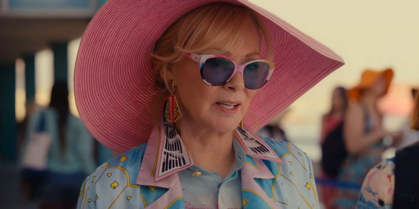 Jean Smart as Deborah Vance Wearing a Big Sun Hat in Hacks Season 2 - Hacks Is Max's Perfect Comedy Show Replacement For Curb Your Enthusiasm After Season 12