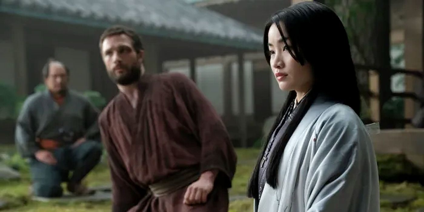 Cosmo Jarvis as John Blackthorne and Anna Sawai as Lady Mariko looking at Toranaga in Shogun